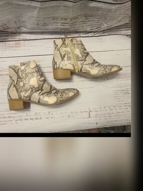 CITYCLASSIFIED KIMBO ~ WOMEN STACKED LOW BLOCK HEEL ANKLE BOOT - Snakeskin print